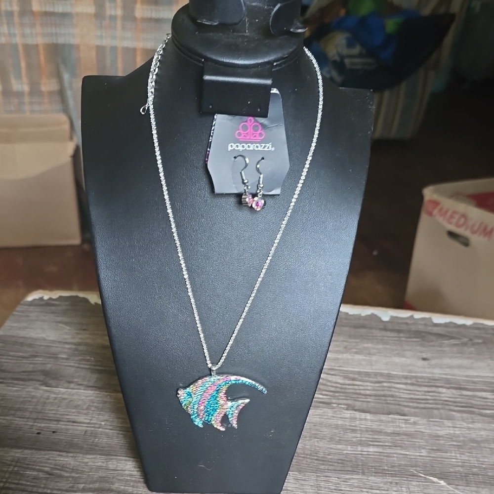 Paparazzi Multicolor Fish Pendant Necklace Set